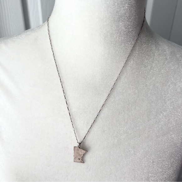 🍭6/$30 Minnesota silver tone love heart state chain necklace - Picture 1 of 3